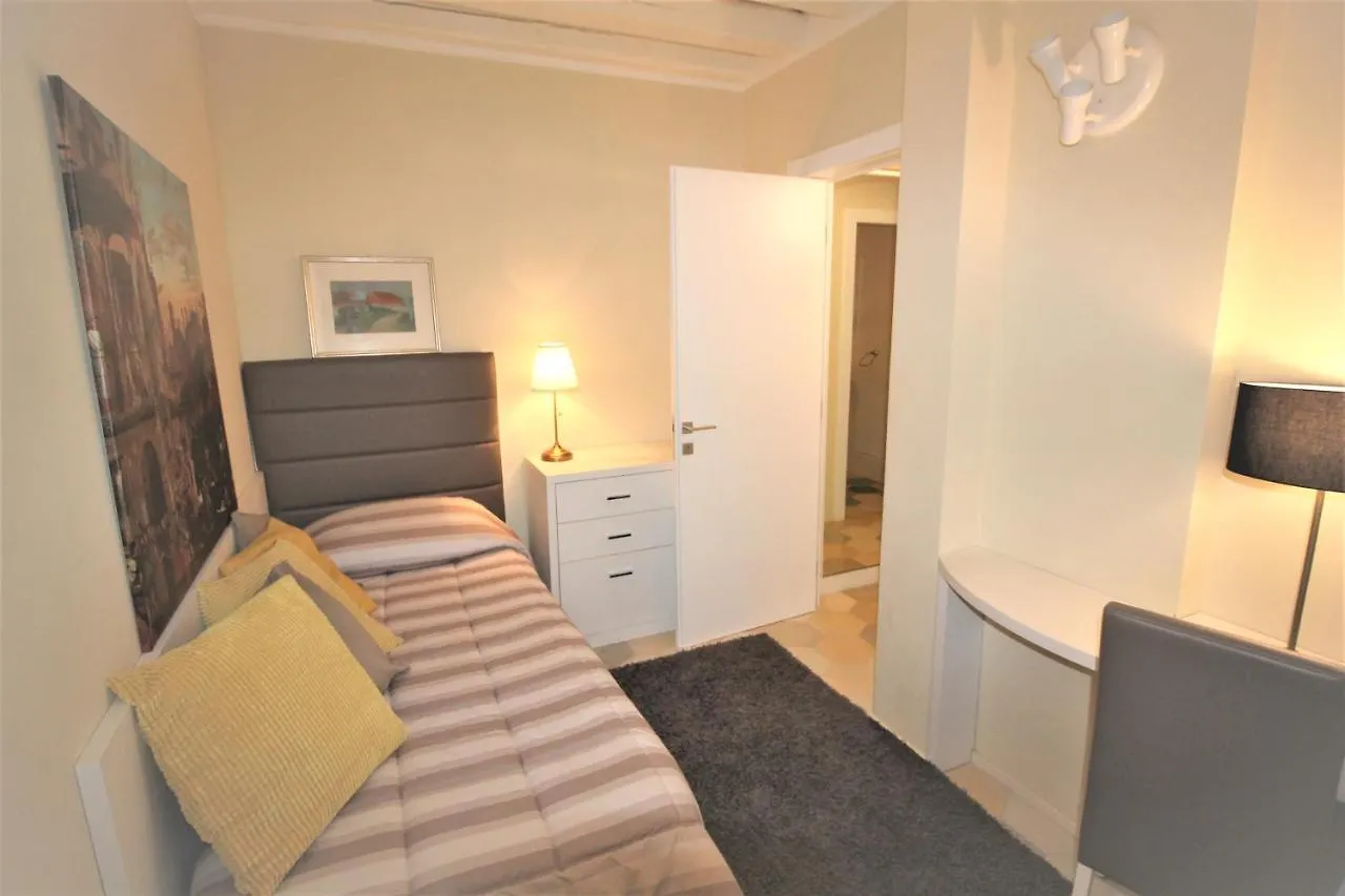 New Central And Spacious Venice Apartment