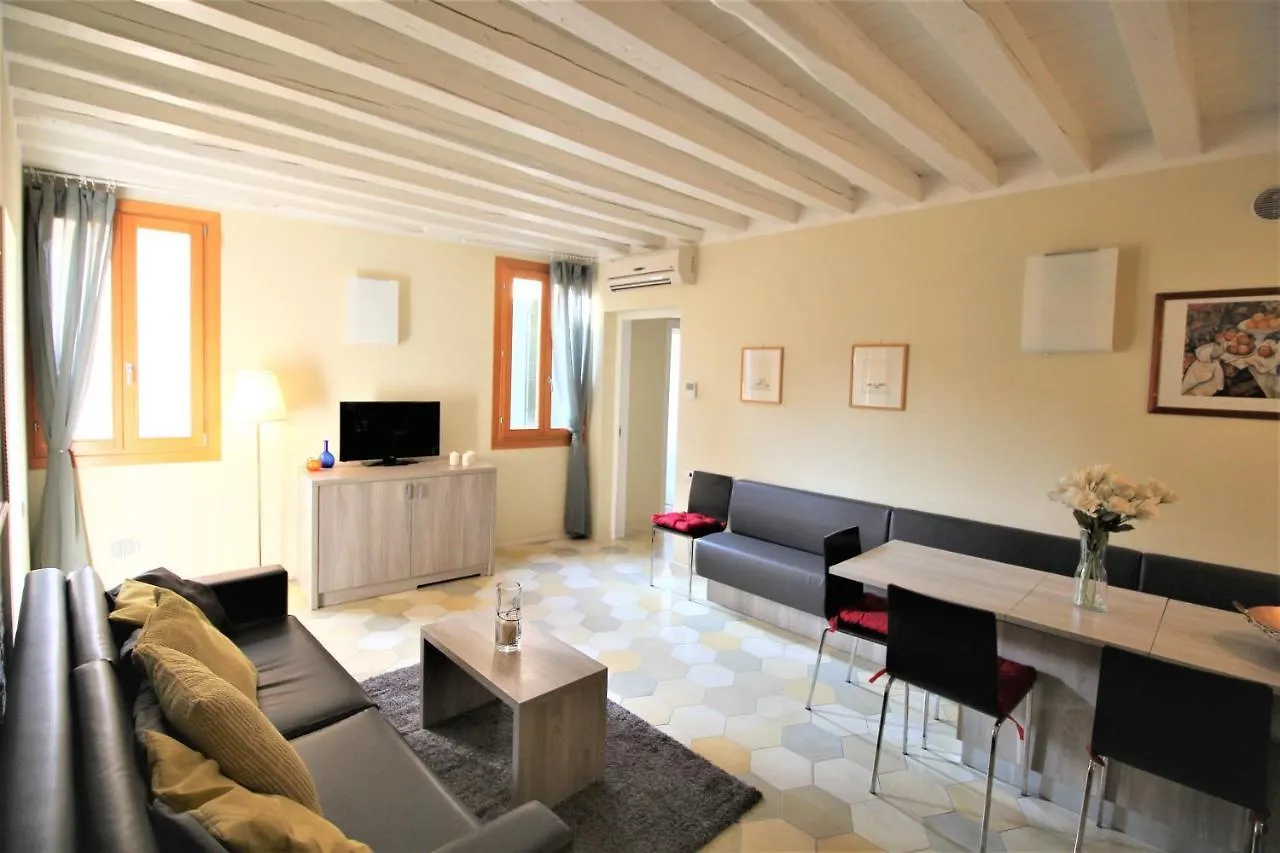 New Central And Spacious Venice