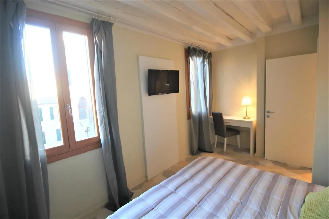 New Central And Spacious Venice 0*,